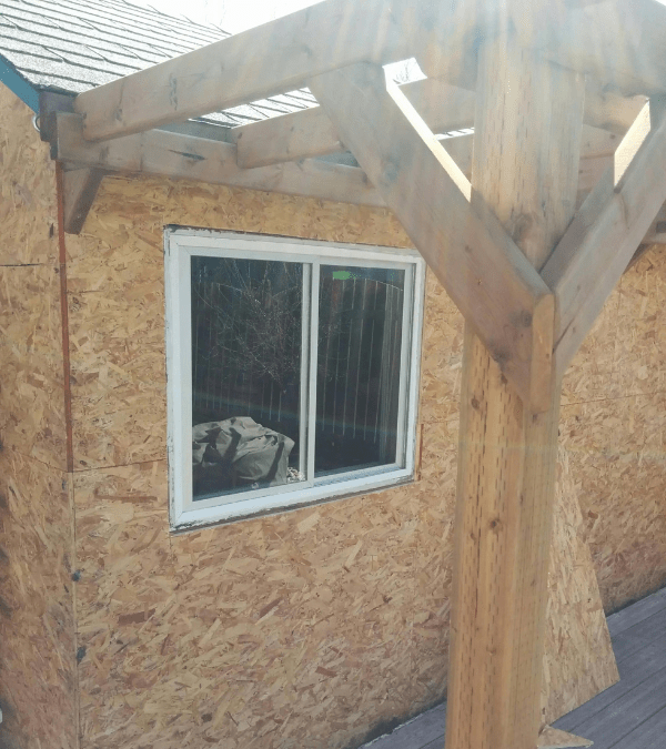 Ein Fenster in der Gartenlaube.