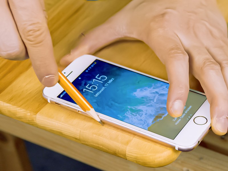 DIY Docking Station aus Holz für Smartphone und Co.