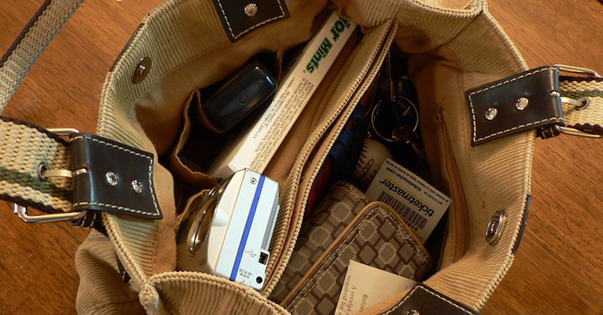 8 Dinge, die für den Notfall in jede Handtasche gehören