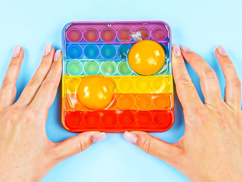 POP IT! 11 coole Tricks mit dem Trendspielzeug