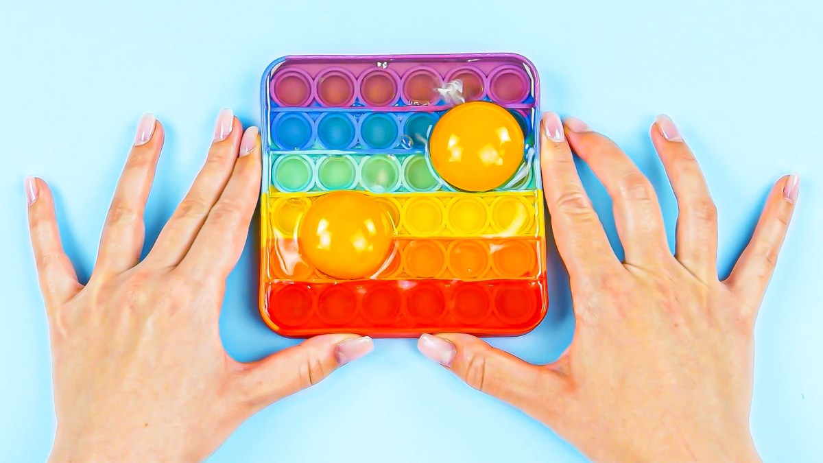 POP IT! 11 coole Tricks mit dem Trendspielzeug