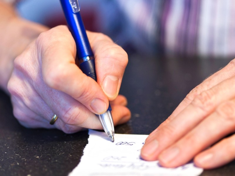 Handschriftliche Notiz.
