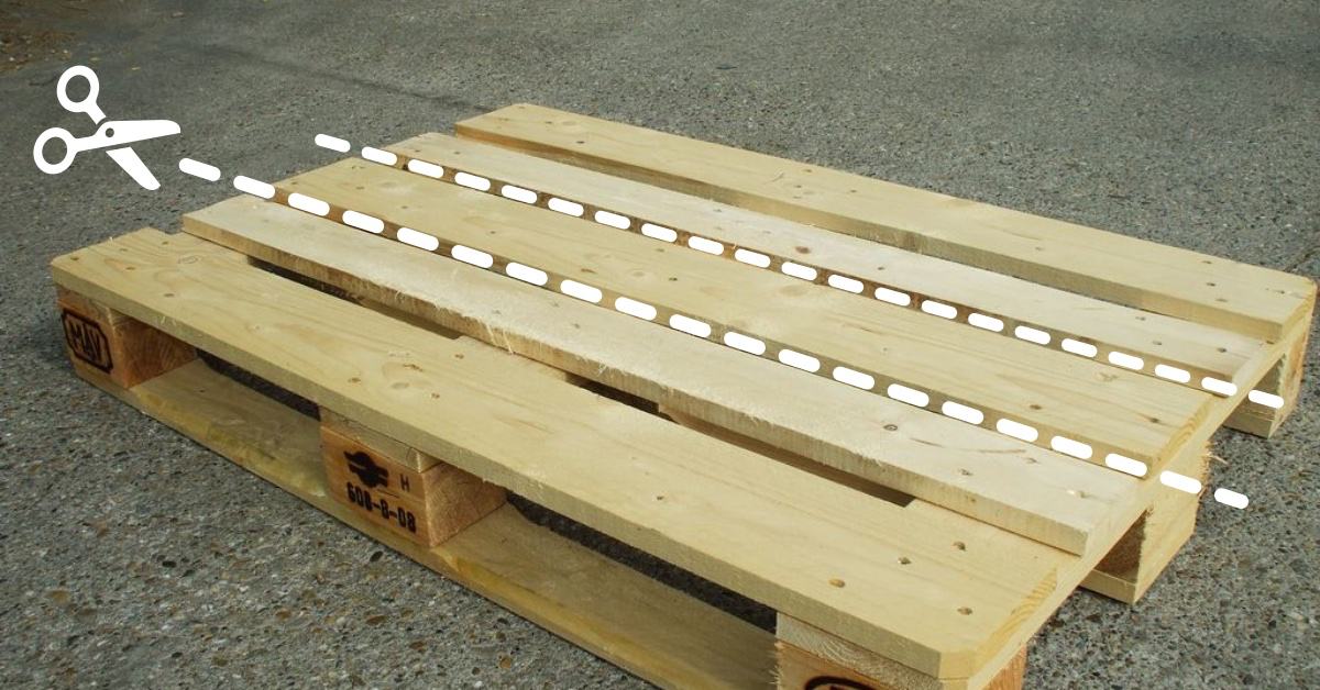 Ein platzsparendes Schuhregal aus Paletten kann man mit wenigen Handgriffen selber bauen.