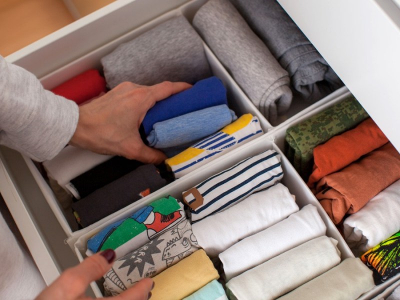 T-Shirts wurden nach der Konmari-Methode zusammengelegt