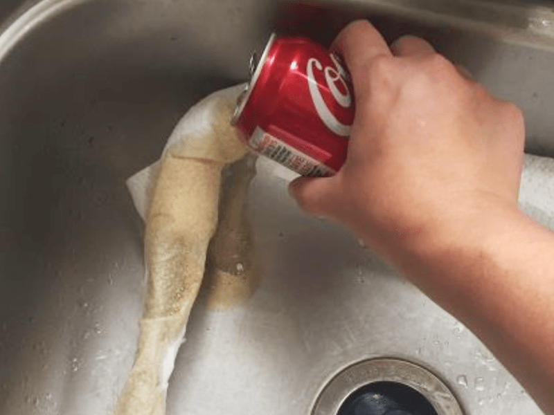 Cola als cleverer Rostlöser im Haushalt.