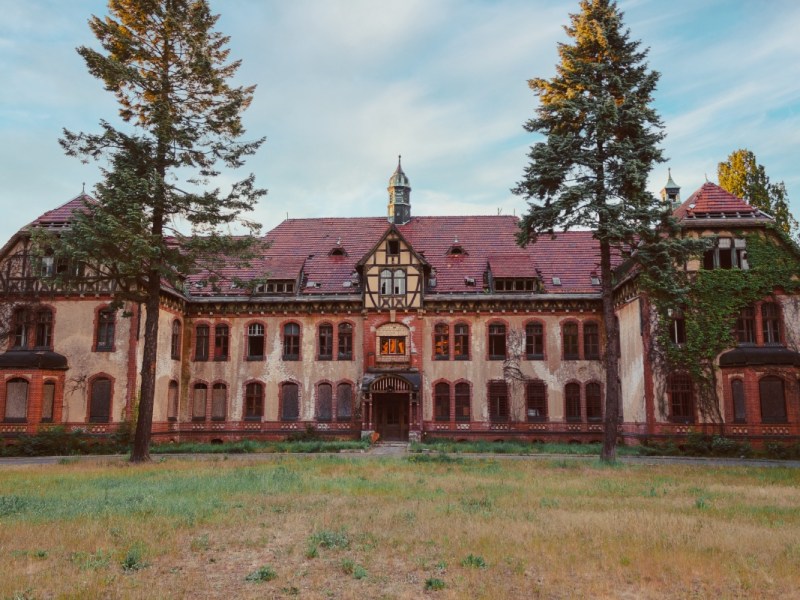 Ein Herrenhaus in Brandenburg, von außen fotografiert.