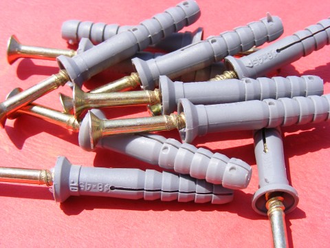 Plastic-Dowel_Screw_123026