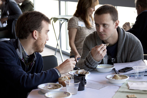 Two workshop participants discuss the oysters they are tasting. ©Margaret Pizer/VASG