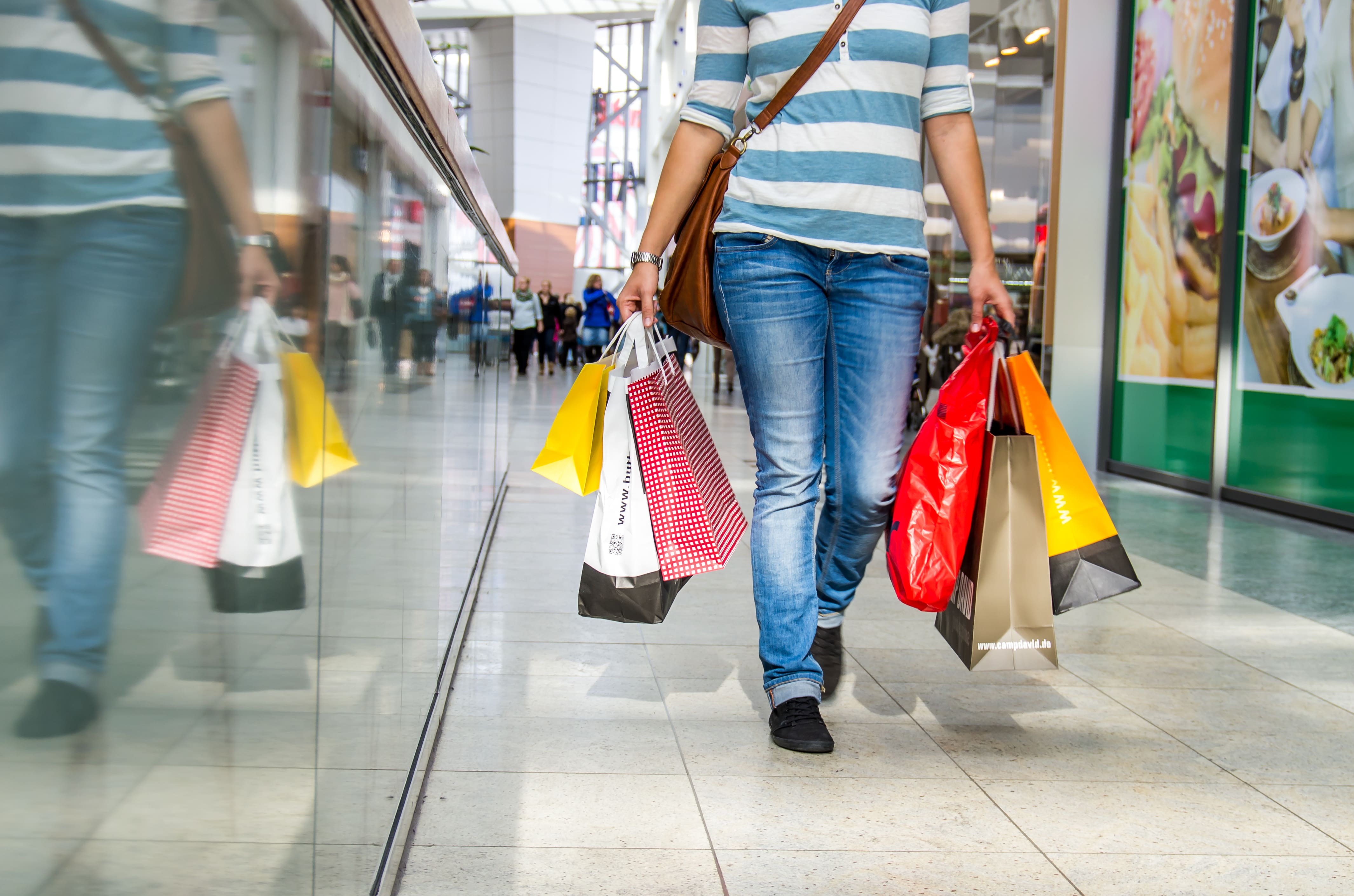 Volle EinkaufstÃ¼ten beim Shoppen 