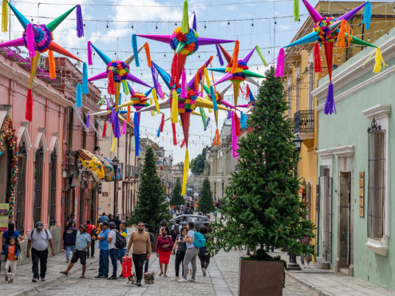 Weihnachten in Mexiko mit Pinatas