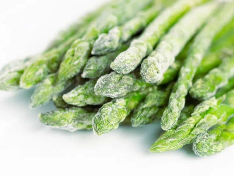 grüner Spargel eingefroren