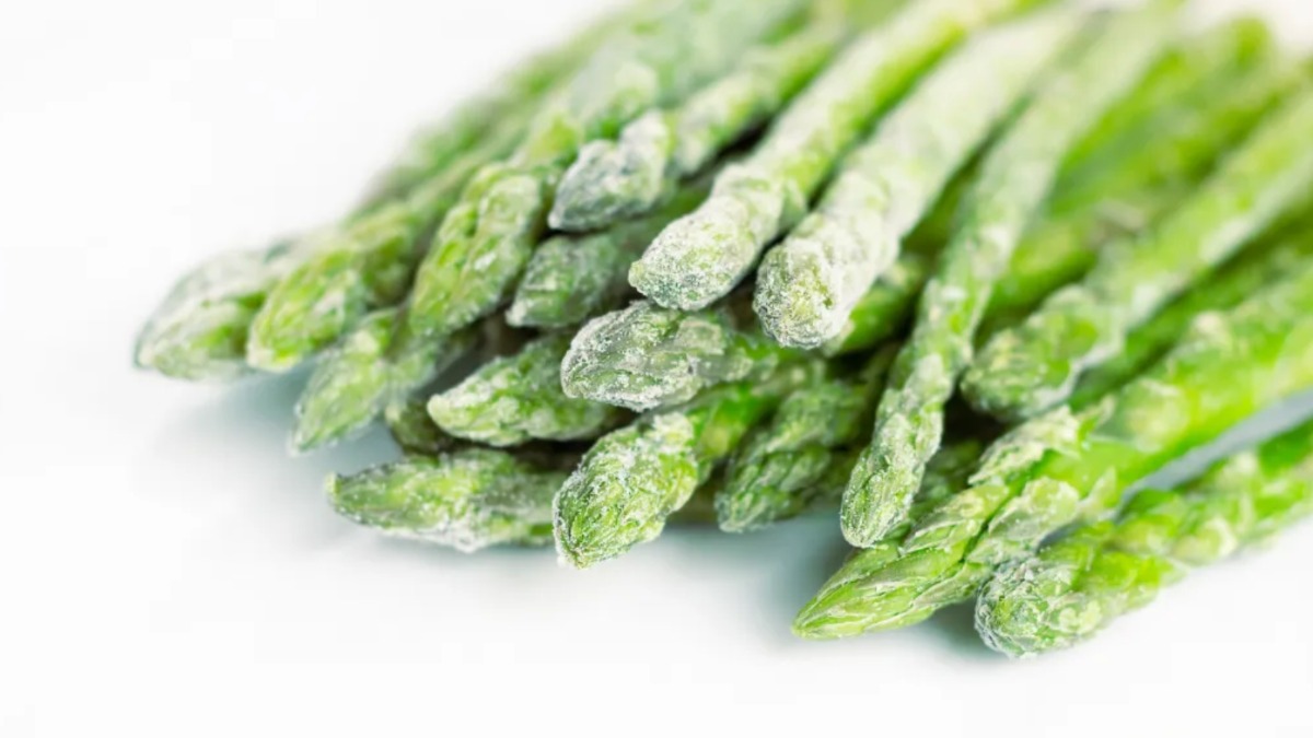 grüner Spargel eingefroren