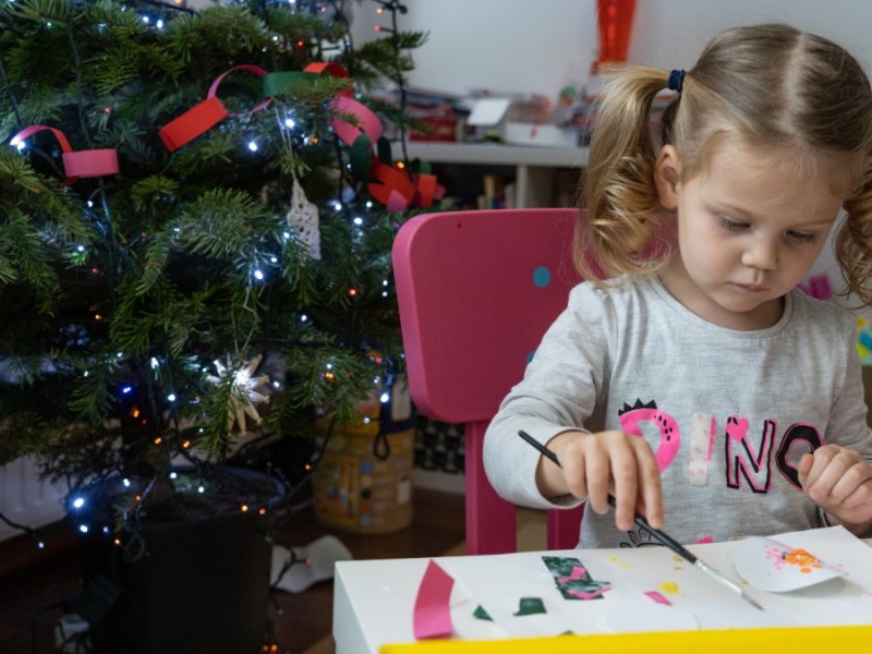 So bastelst du nützliche Geschenke mit Kindern