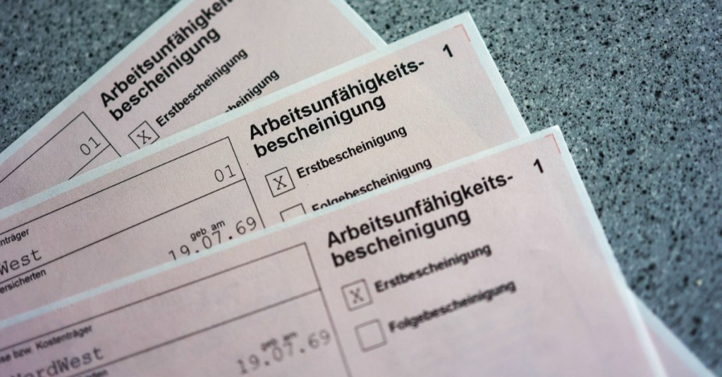 Krankschreibung: drei Arbeitsunfähigkeitsbescheinigungen