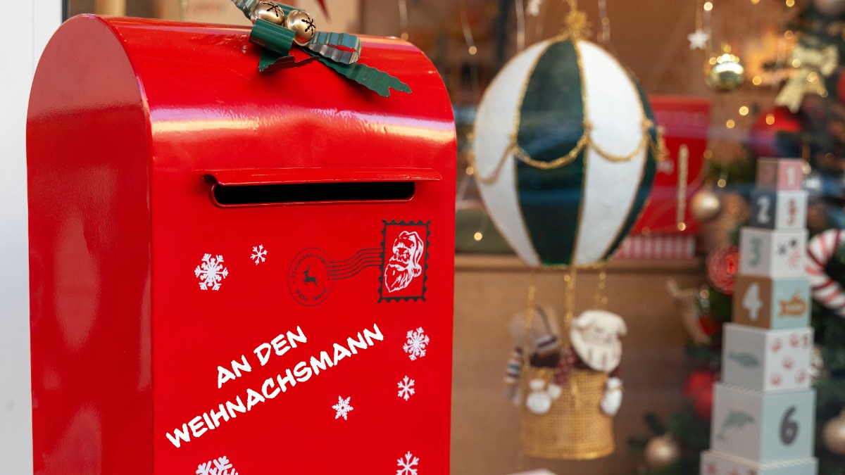 roter Briefkasten für den Weihnachtsmann