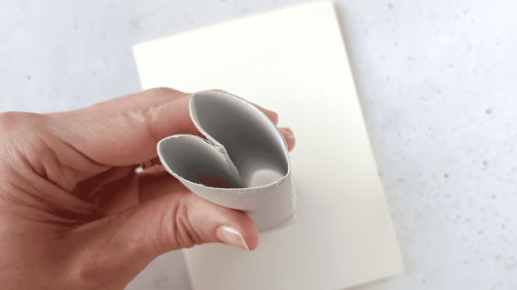 DIY-Karte zum Valentinstag mit Klopapierrolle