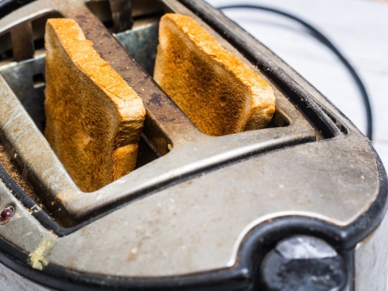 ein schmutziger Toaster