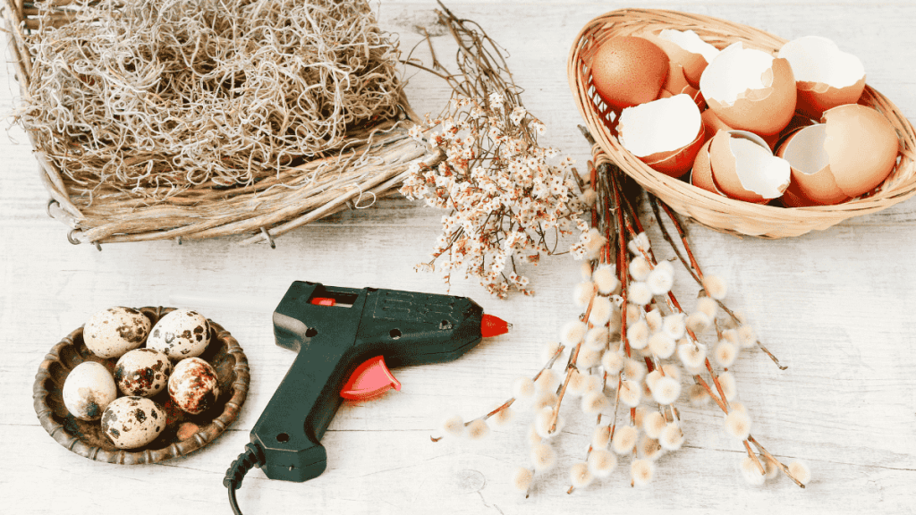 Basteln im Frühling mit Eierschalen und Naturmaterialien einen Osterkranz werkeln.