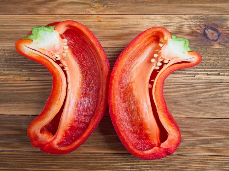 Eine aufgeschnittene Paprika.