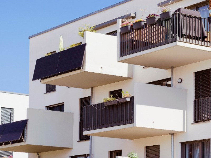 Balkon und Loggias nebeneinander.