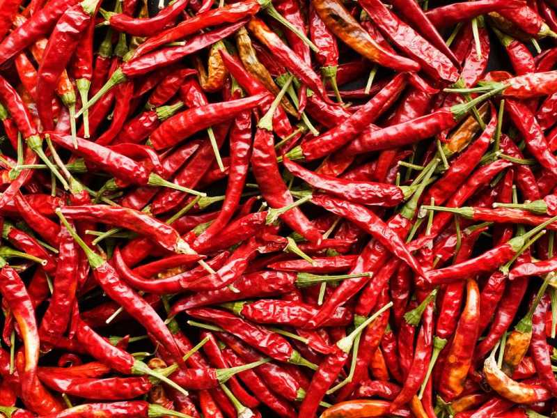 Rote getrocknete Chilis.