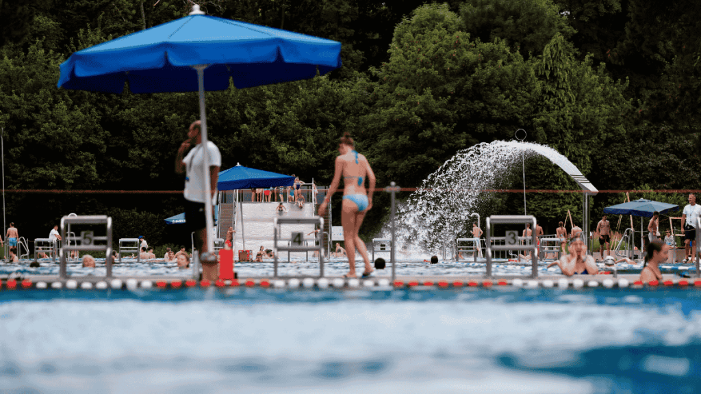 Badeunfall, Badetag im Freibad